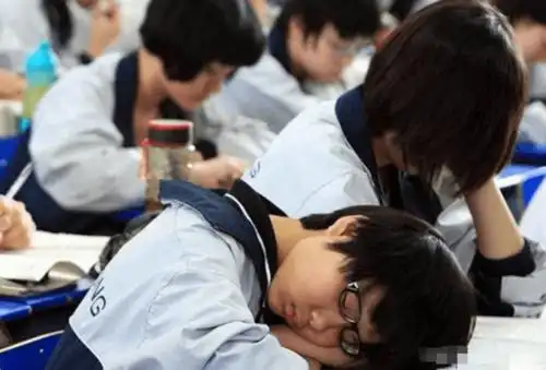 原创初中生超过这个点睡觉学习成绩排倒数资深班主任表示很准