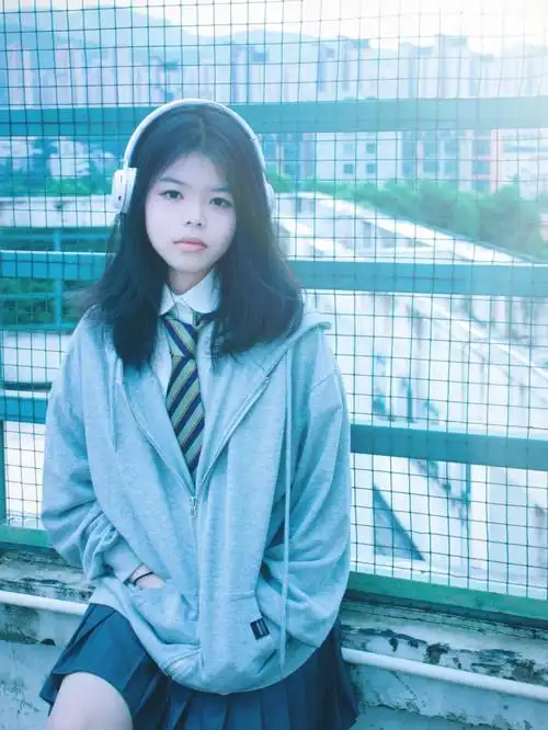 突破次元壁动漫里的高冷学姐