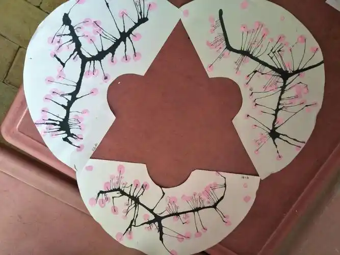 步步高幼儿园学前班吹画《桃花朵朵开》.