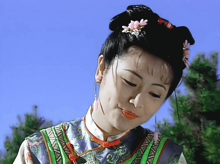 很多人初识林心如都是通过《还珠格格》中夏紫薇一角,那个柔弱贤淑又