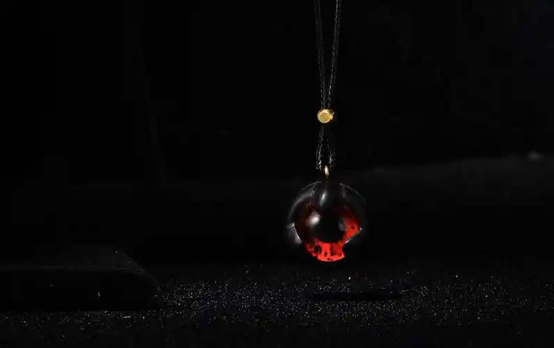 《写轮之眼》天使的翅膀是白色的羽毛,而恶魔的翅膀是黑色的翼,保留