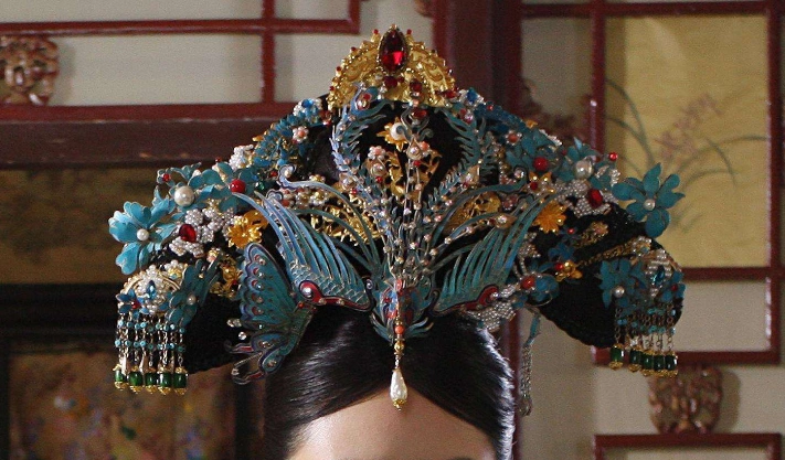 这5个旗头,只有一个是华妃的,能找出来肯定是《甄嬛传》铁粉!