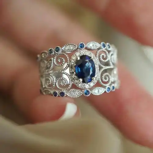 复古蓝宝石蕾丝戒指绝绝子