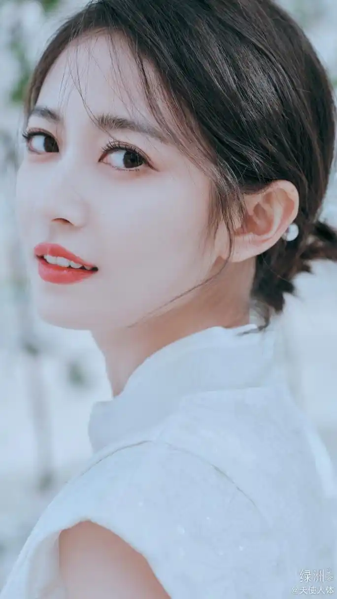 陈钰琪白色蕾丝裙,花季浪漫写真壁纸图集. #陈钰琪