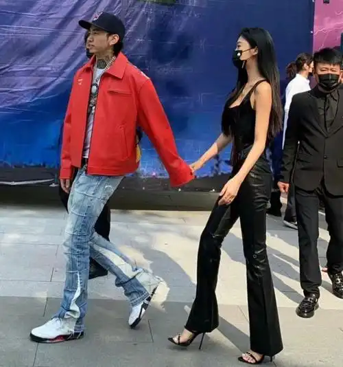 成都迪士尼火了中文说唱要靠造梗来拯救