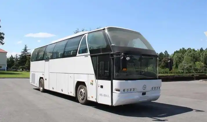 北方牌12米24-54座豪华旅游客车(bfc6127l1d6)