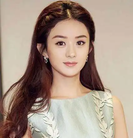 赵丽颖长发四之前的活动照也很美,一头披肩的大长发是赵丽颖的最爱
