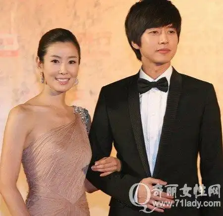 朴海镇李泰兰结婚照曝光