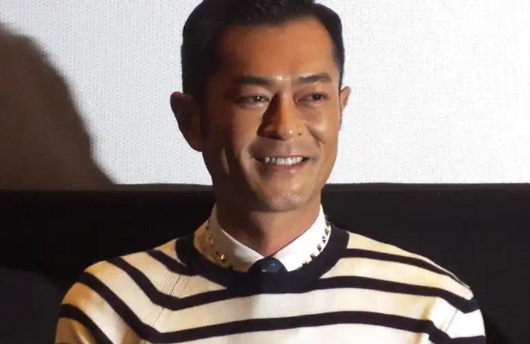 吴君如父母在古天乐酒店请客和古妈合影关系亲密似姐妹图