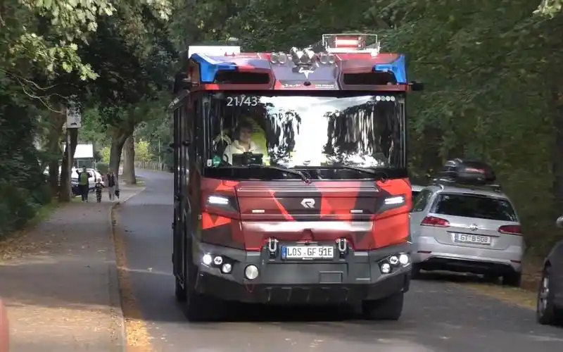 【应急车辆街拍】卢森宝亚rosenbauer rt电动消防车出警街拍合集