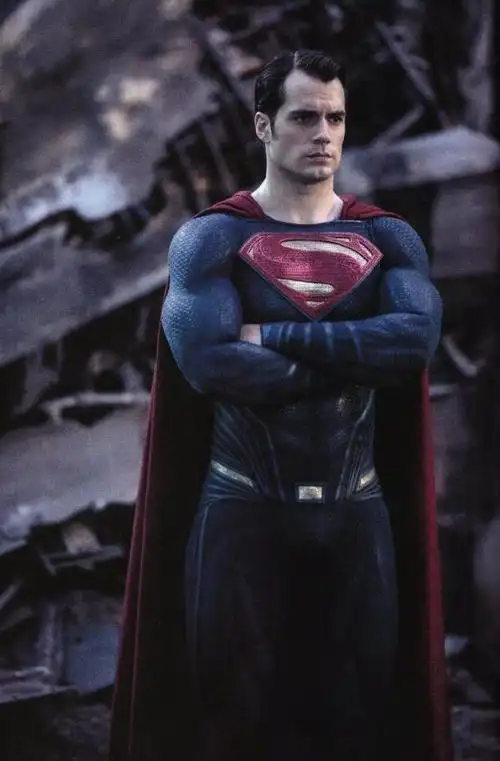 宇宙最强大的两位肌肉男演员,为了呈现出超人穿上战袍那厚实的大胸肌