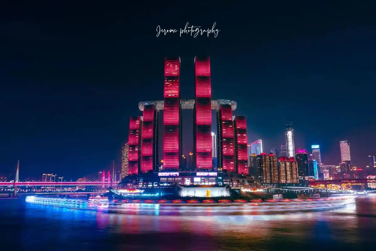 06 赛博朋克之都|重庆来福士夜景.99拍摄于弹子石码头 夜 - 抖音