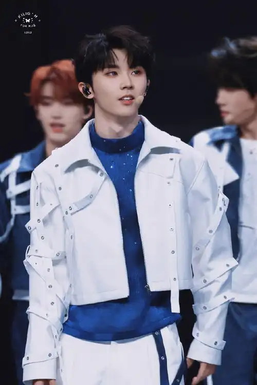 马嘉祺叁重楼暨出道四周年演唱会##马嘉祺 廿一幕启循光赴盛景##饺照