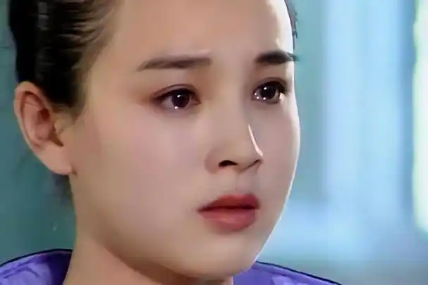 回顾赵明明月子期间办离婚23年坚持不嫁陪伴女儿52岁还单身