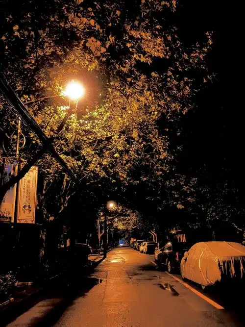 昆明凌晨三点半的夜景