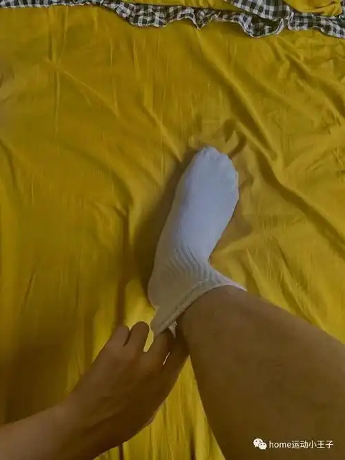 是不是都喜欢男生的大臭脚丫子?