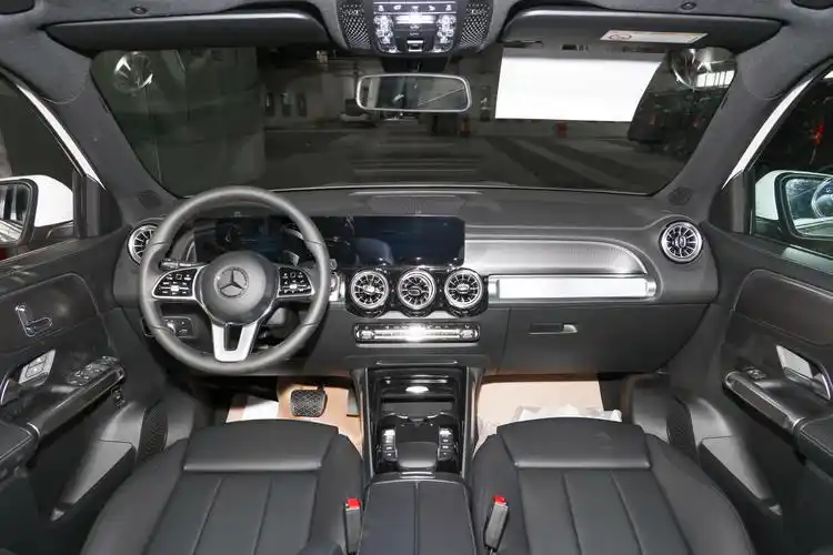 2022款奔驰glb改款glb200时尚型