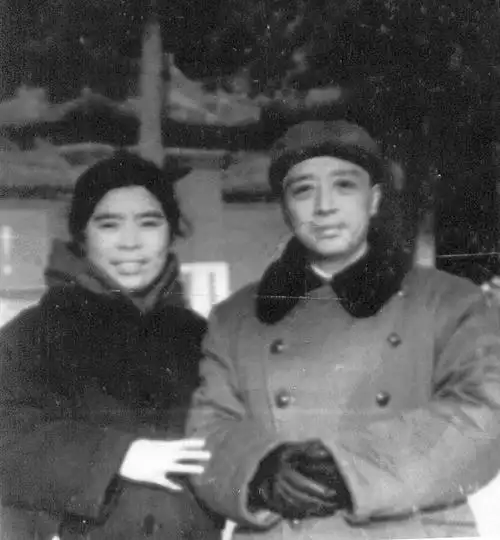 李少春先生与女儿李洪玲1974年李少春先生尚小云在青岛收徒季砚农