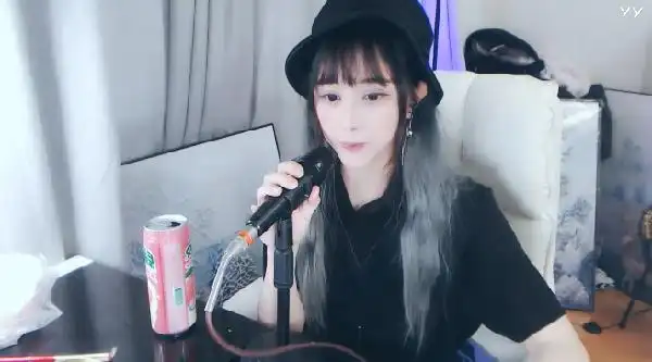 视觉冲击!苏子开播新造型