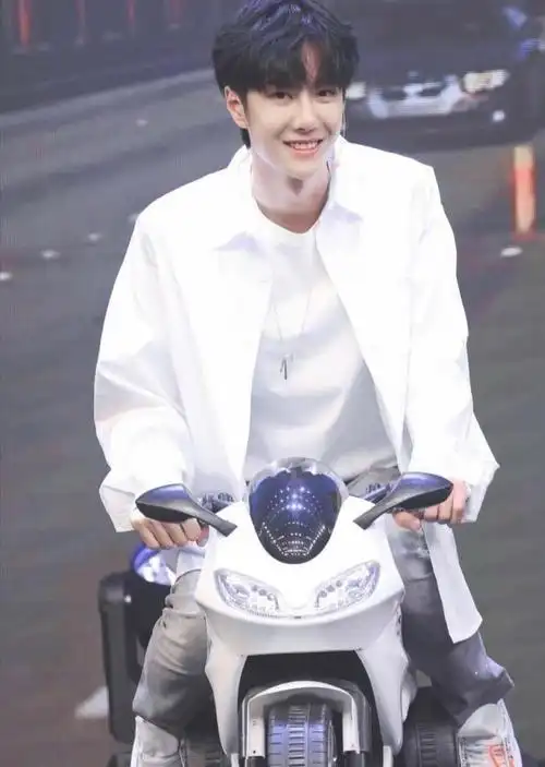 王一博白衬衫合集|白衣少年,翩翩公子