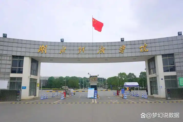 首先,现在大学已经不区分一本二本大学了,本身毕业证上都是本科,不