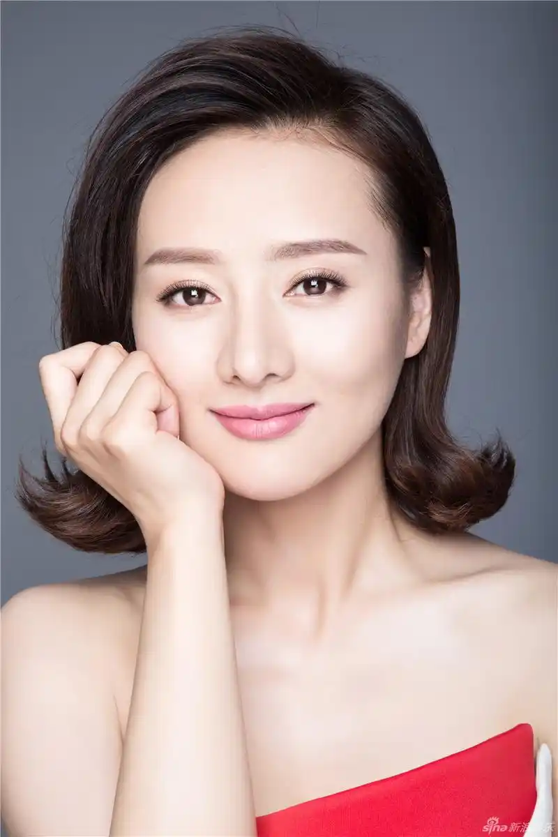 王靖云浅笑