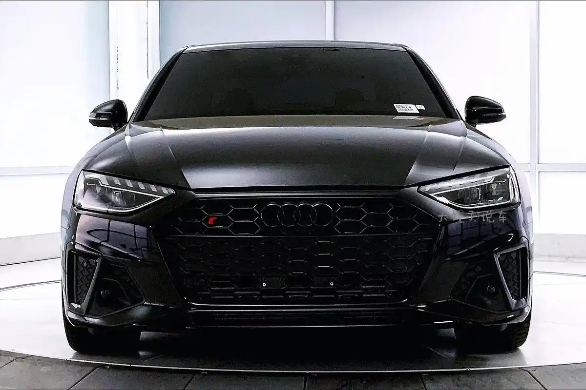 奥迪a4黑武士版亮相!加速仅4.7秒,运动包围 酷黑外观,真帅气