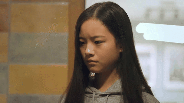 同学两亿岁:宣墨嫌弃哥哥太吵,打晕他直接拖进屋里,太好笑了