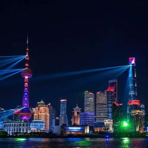 上海美丽的外滩夜景 .