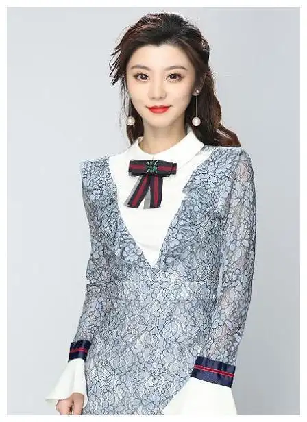 王牌中费费真的只是王牌女郎吗你知道她的其他身份吗