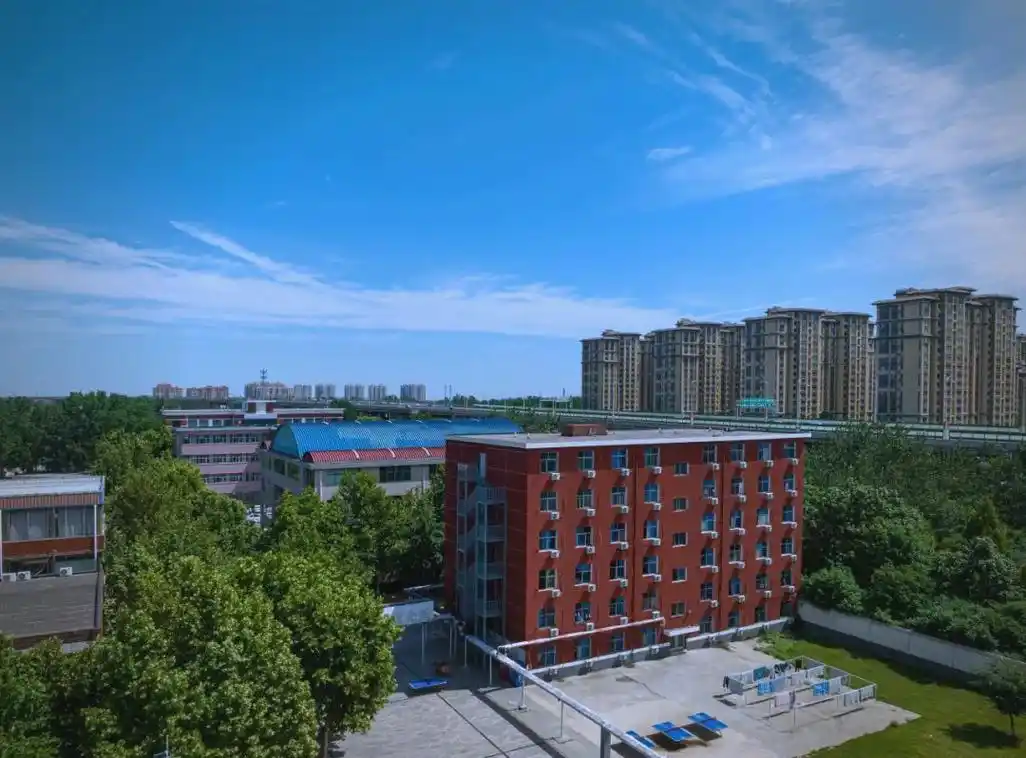 新华校区全景探秘:从大门到餐厅,体验现代化校园生活