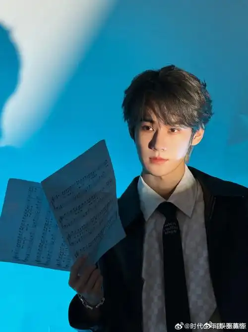 张真源鼻子倒影##张真源面部折叠度