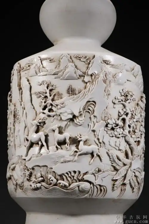 王炳荣款瓷雕鹿松林蒜头瓶