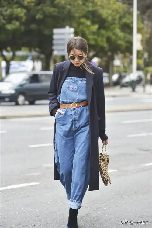 背带裤搭配什么上衣比较好(搭什么上衣好看)(3)