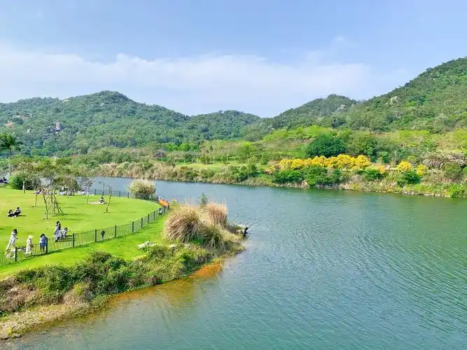 水库的建成,解决了当时厦门市民喝水难的问题,上李水库大坝是整个公园