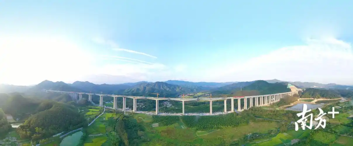 网红桥抢先看开春高速恩平段红旗特大桥合龙