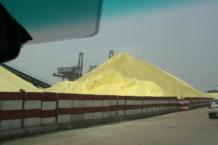 硫磺露天堆放问题