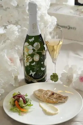 巴黎之花发布美丽时光2007年份限量版香槟