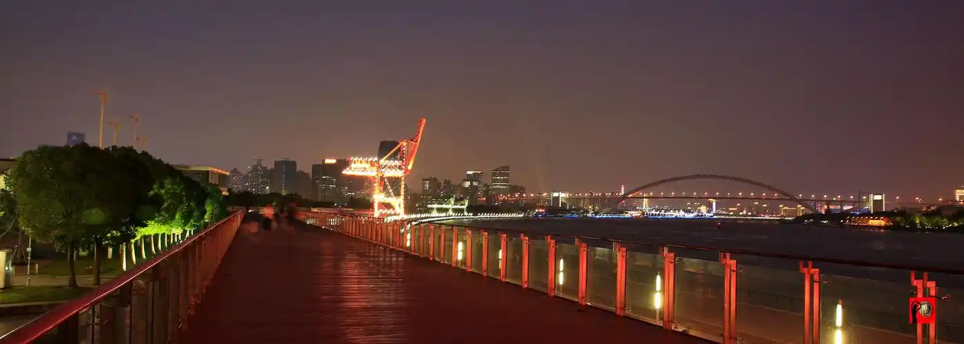 庆祝70周年华诞【展示上海徐汇滨江绿地图片】