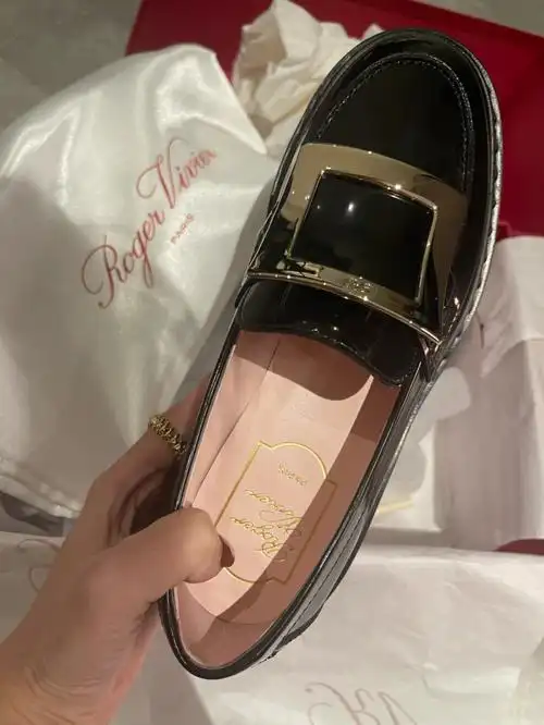 买买买rogervivier金属曲面方扣乐福鞋
