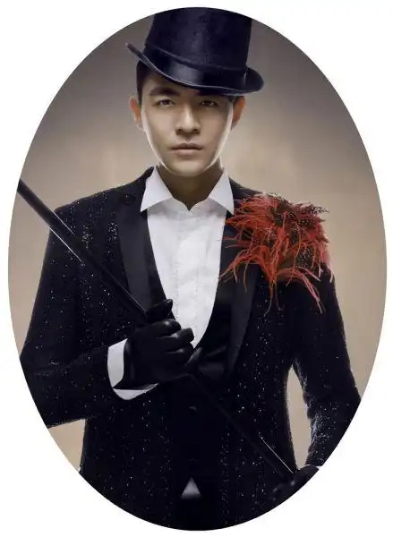 李学庆化身时尚福尔摩斯 预告复古时代来临(图)