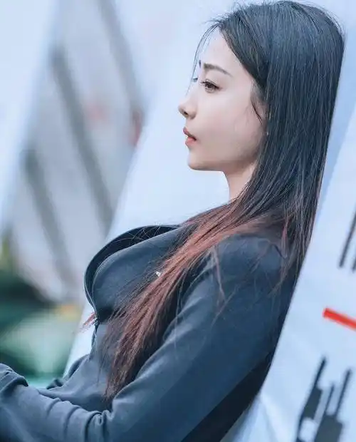 胡麟鹏中国跳高颜值女神惊艳赛场毅然亮相例假仍斩获亚军