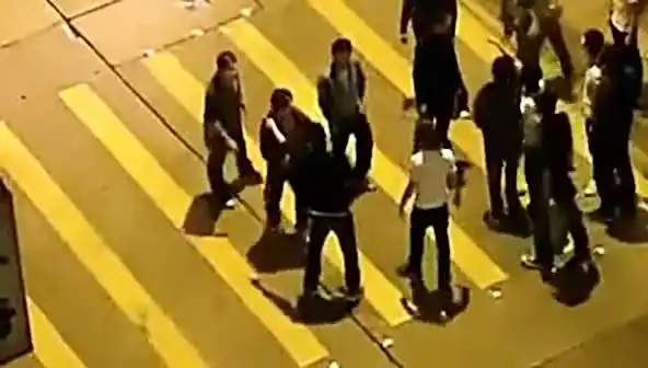 现场实拍 黑社会街头打架视频 打架斗殴视频