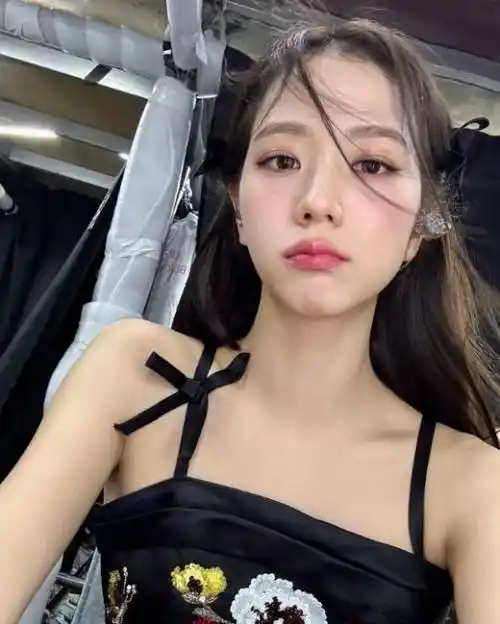 搜狐韩娱讯 韩国女团blackpink成员jisoo近日在sns发布