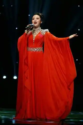 东方歌舞团携花开东方演绎宁波