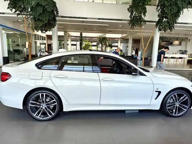 经典永流传宝马4系四门轿跑实拍比3系更运动