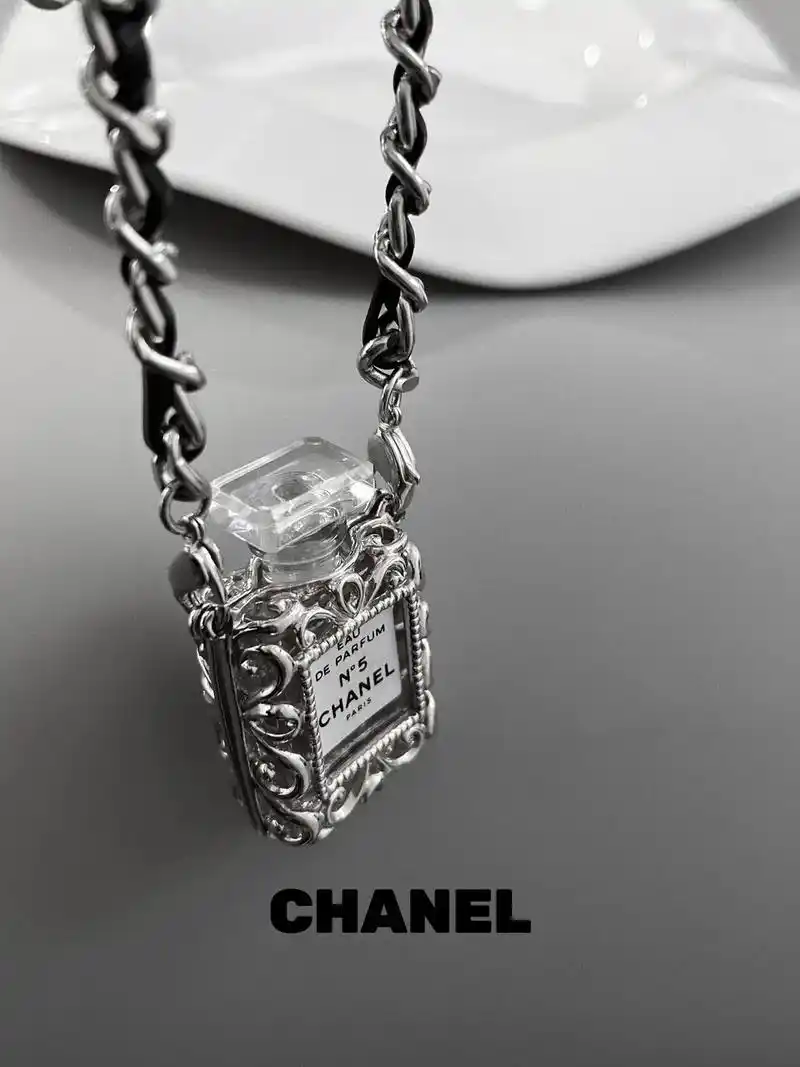 优雅复古chanel香水瓶项链