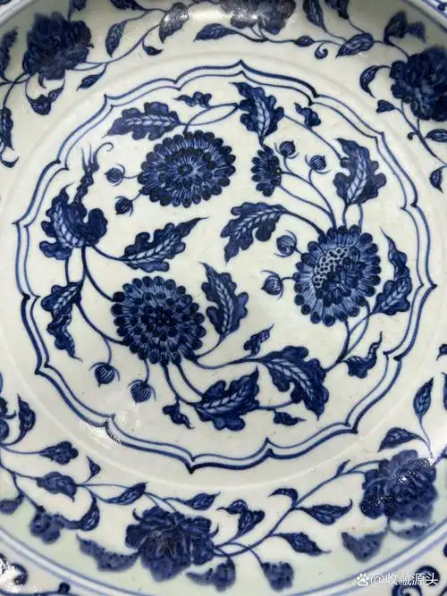 青花花卉纹盘
