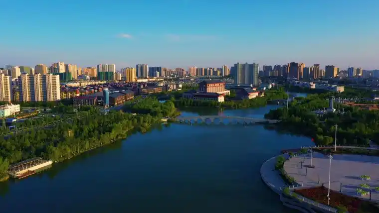 航拍阿克苏市主城区