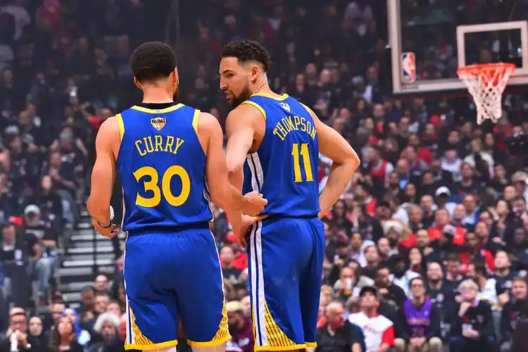 两年没打球了克莱汤普森过得好吗他还能康复吗